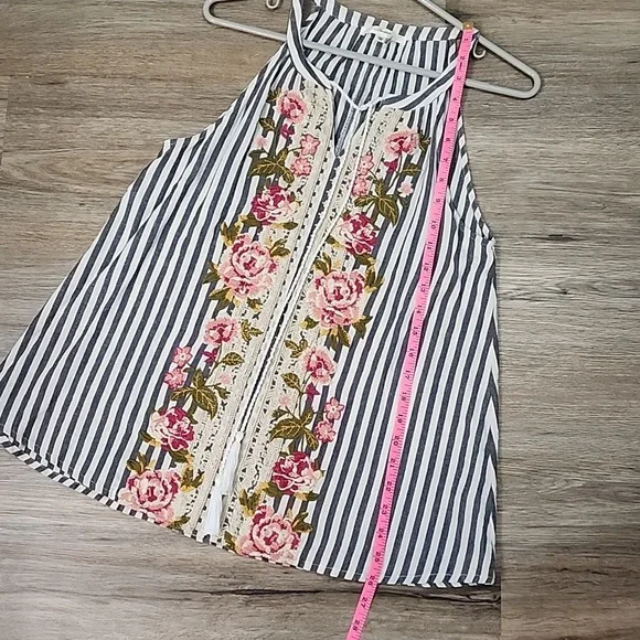 Andre By Unit Embroidered Top NWOT - Picture 5 of 8